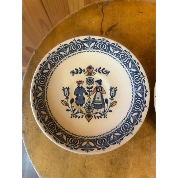 Johnson Bros Saucers Hearts & Flowers People Lot of 2 (5788) - Picture 2 of 6